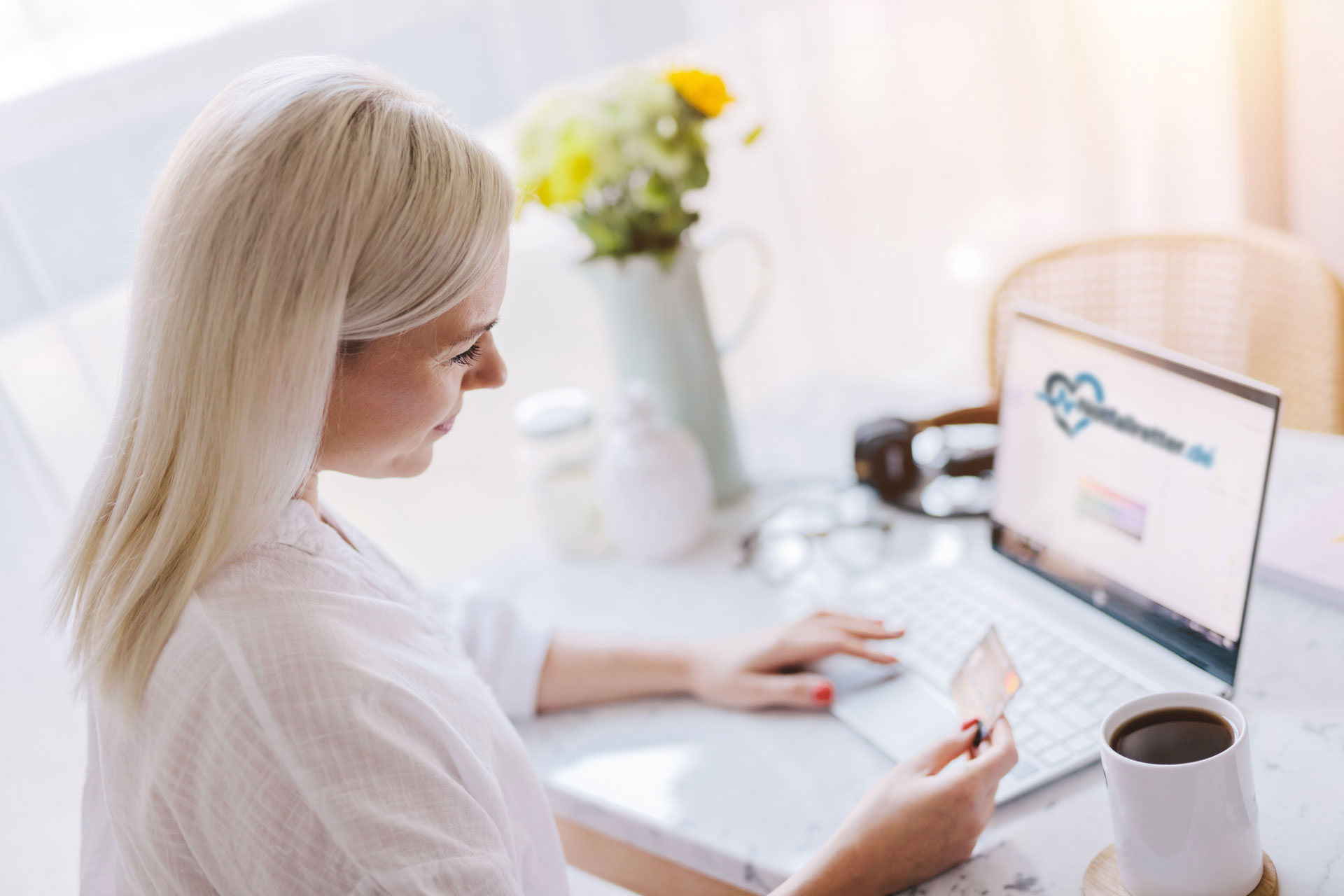 Frau bezahlt im Notfallretter.de Online Shop Frau bezahlt im Notfallretter.de Online Shop